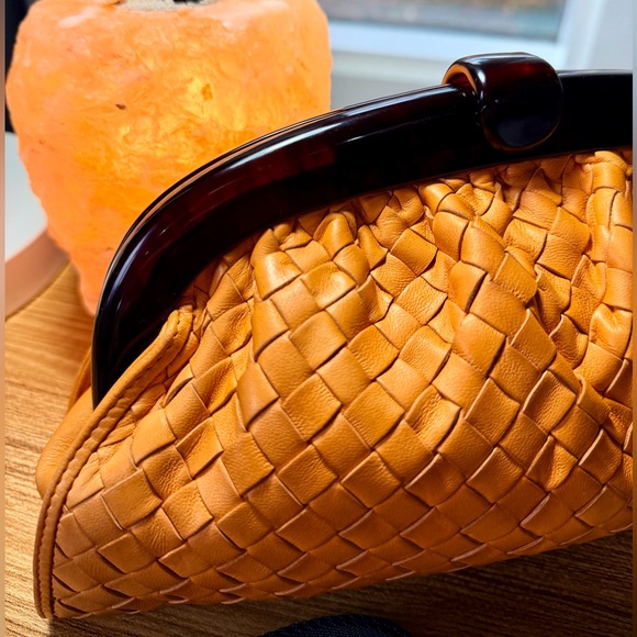 BOTTEGA VENETA Vintage 80’s Intrecciato  Leather Clutch with Lucite frame - Picture 7 of 9